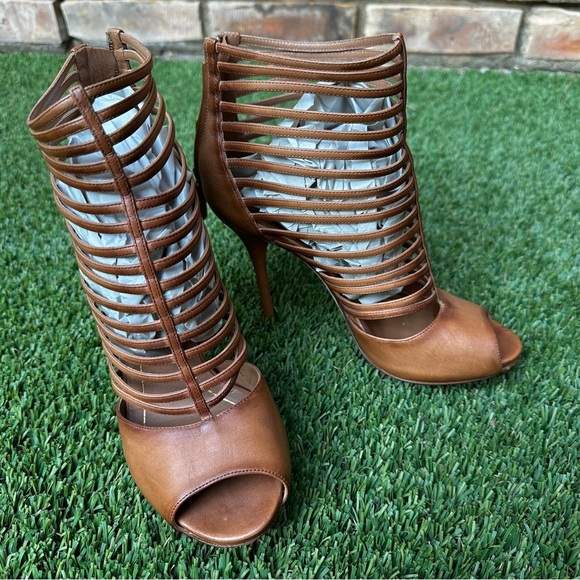 Gucci cage heels - Picture 2 of 10